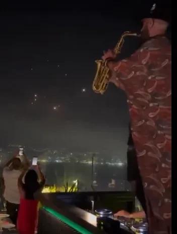 难以共情以色列
当伊朗的导弹像流星一样在以色列的夜空滑行时，黎巴嫩人在天台听着音