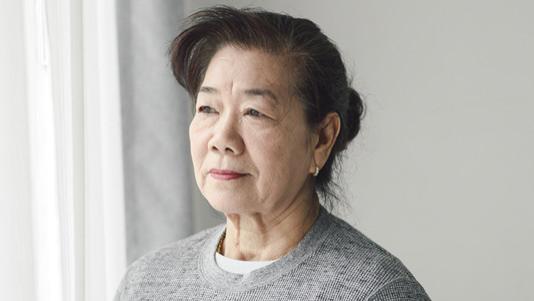 我54岁，儿子去世后，儿媳妇改嫁，接我去她家养老，我不同意