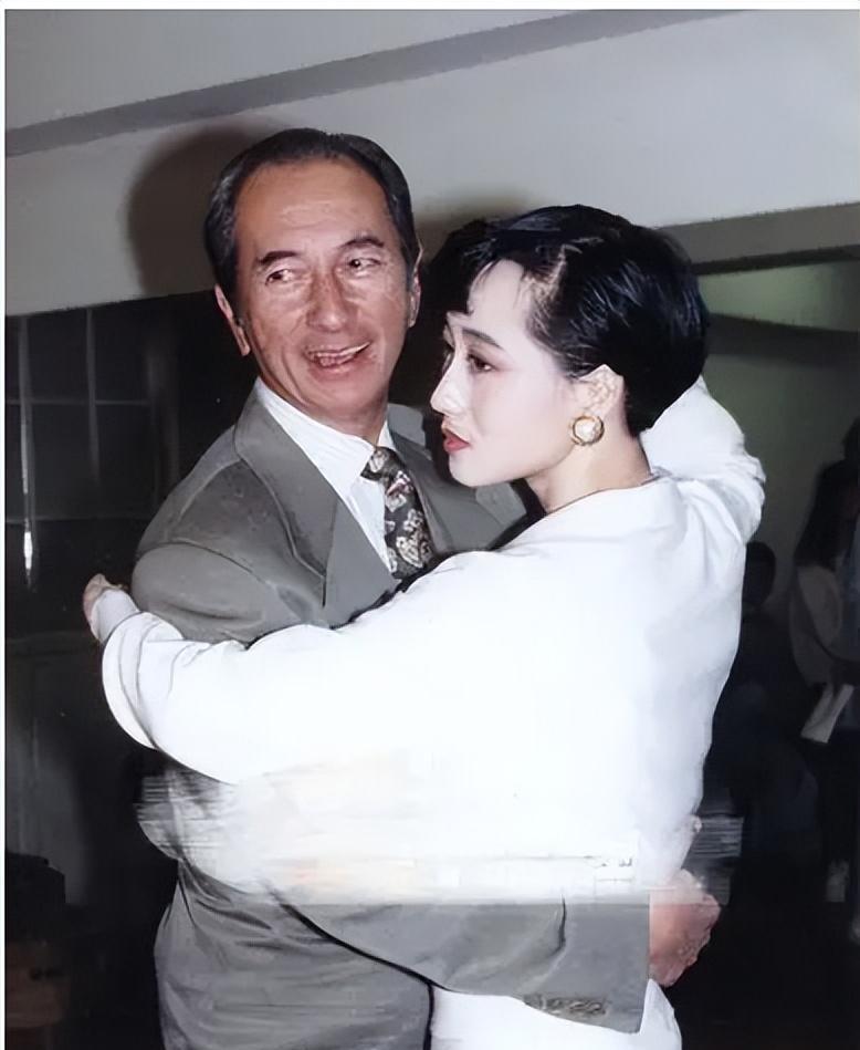 赌王四太亲口认子却被当众打脸，跨房监护是为保孩子平安成长还是另一种利益纷争？何鸿