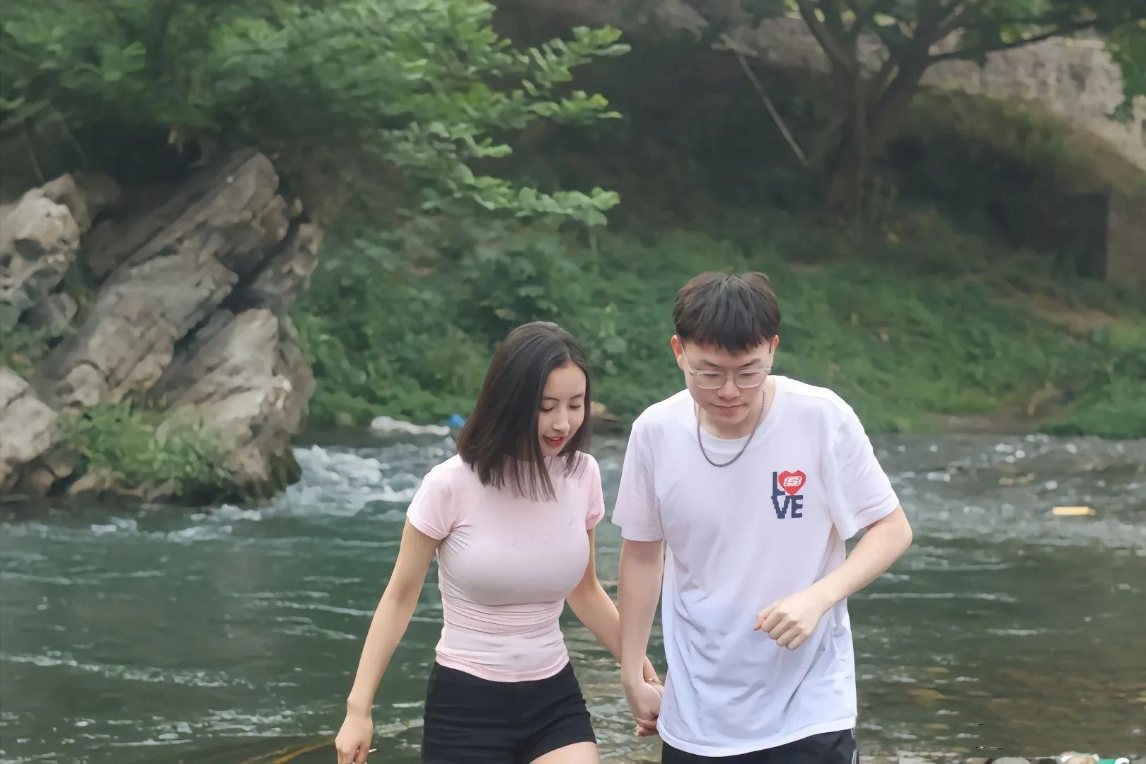 看起来不太聪明啊，不涉水，更安全
