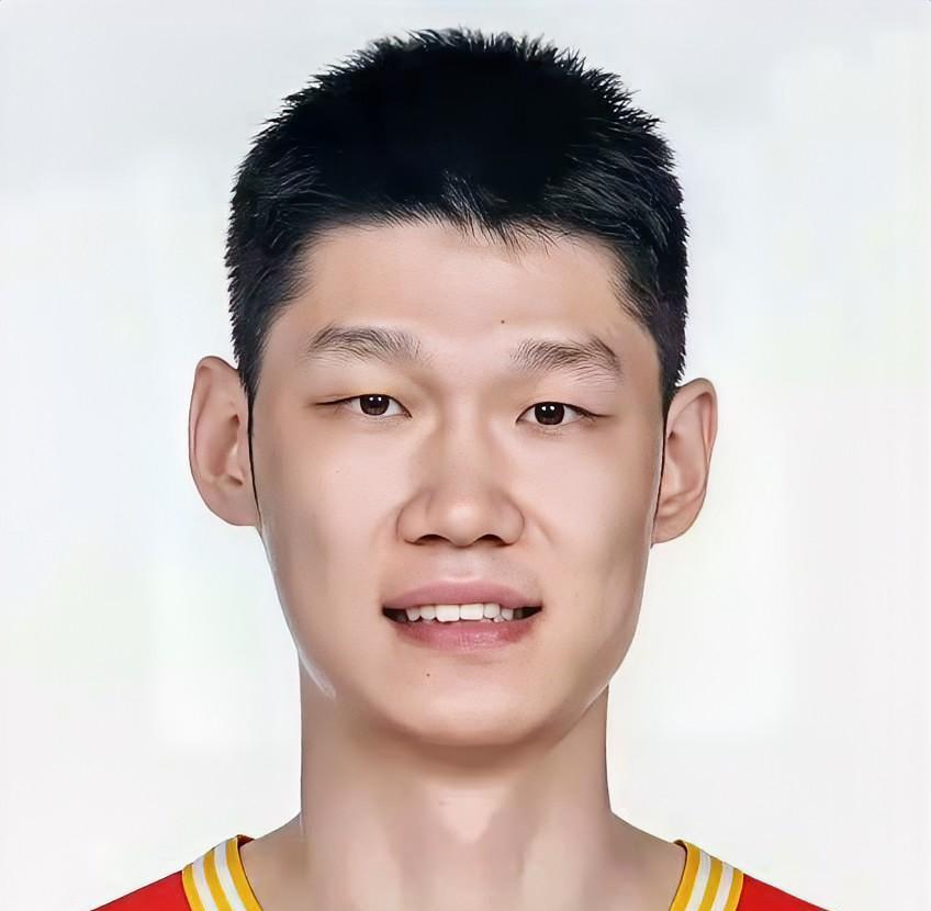 孙铭徽季后赛已吃3T被罚5千
再吃1T就将被禁赛或拖累大秋
孙铭徽真得小心点了，