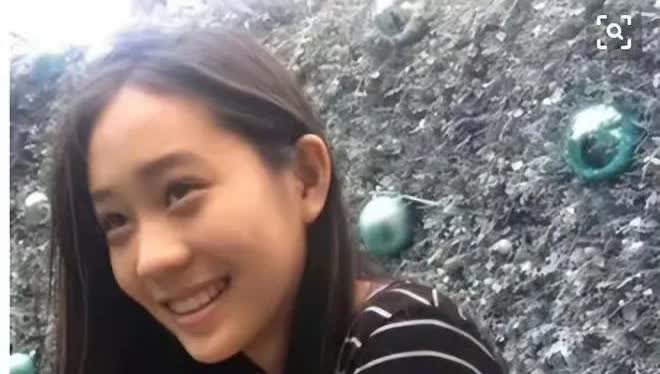 都说李连杰四个闺女里，就小女儿长得跟利智一个模子刻出来似的！其他姐妹跟她一比，小