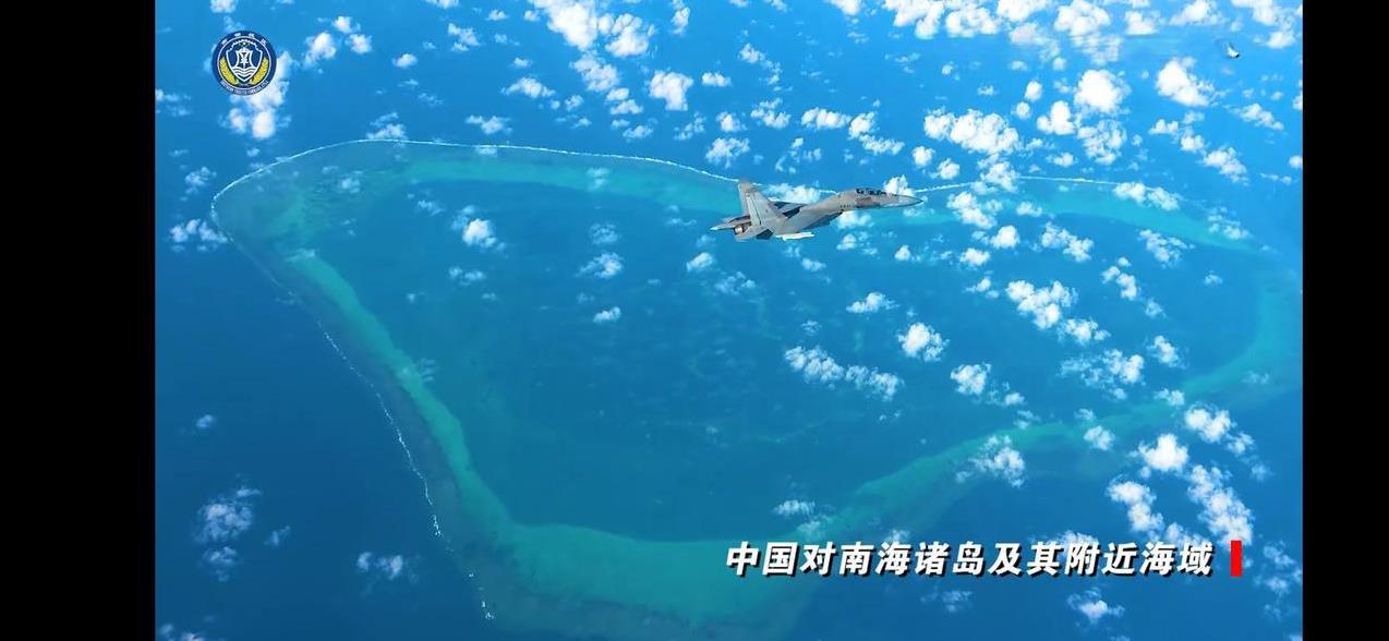 也算是海上对决了！南部战区持续在黄岩岛开展战备警巡，美军航母抵近活动，信号强烈。