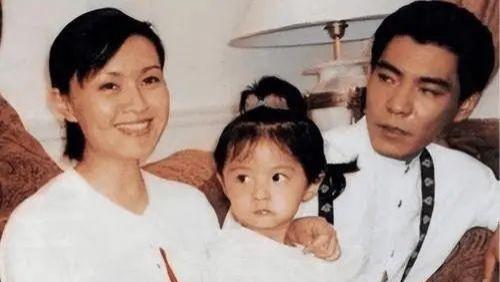 方舒：从“国民闺女”到单亲妈妈，她的爱情与人生