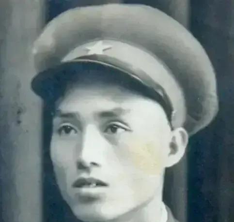 [太阳]1942年，赵培宪被俘，日军捆住他的双手，把他押到训练场给新兵练刺刀，但