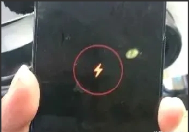 我亲身体验了一回！假如我们没有手机……

今天凌晨醒来，睁眼摸到手机。充电线连接