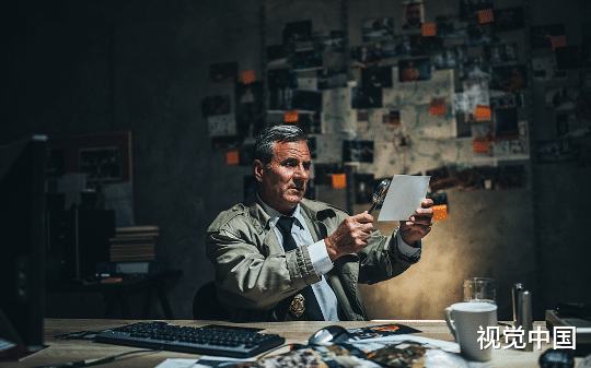 男友太过嘴毒，最后舔嘴把自己毒死了，而我成了唯一嫌疑人