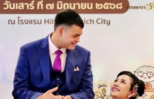 泰国王子提帮功第一次和诗妮娜一起公开活动

话说，还是第一次看到在德国的两个人同