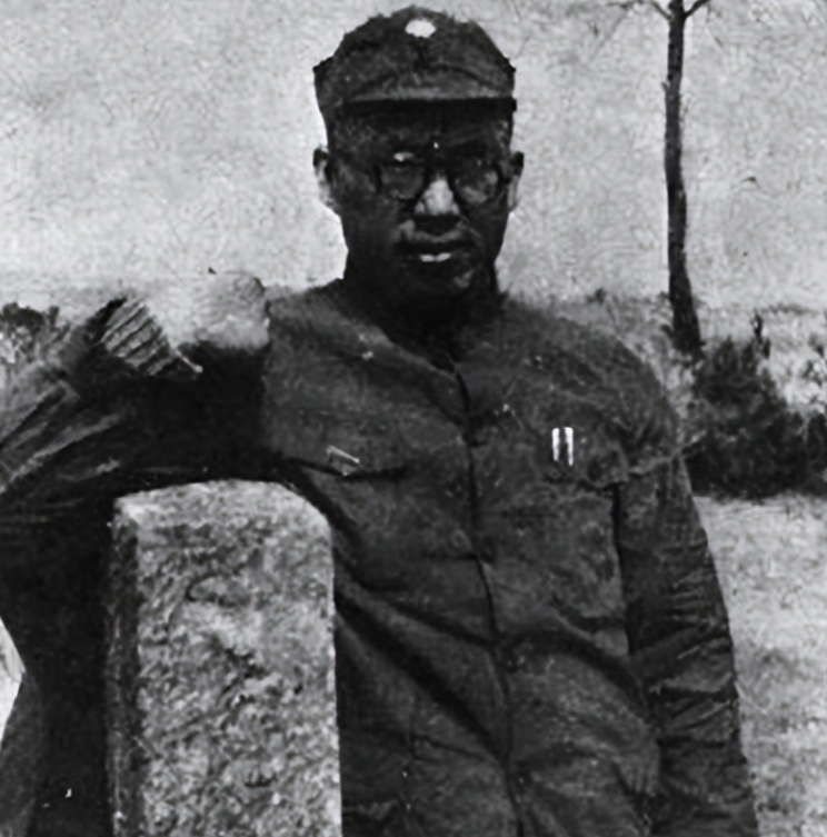 1940年罗荣桓到郯城根据地检查，发现该地县长生活腐化，抽大烟、嫖妓。而在自己提