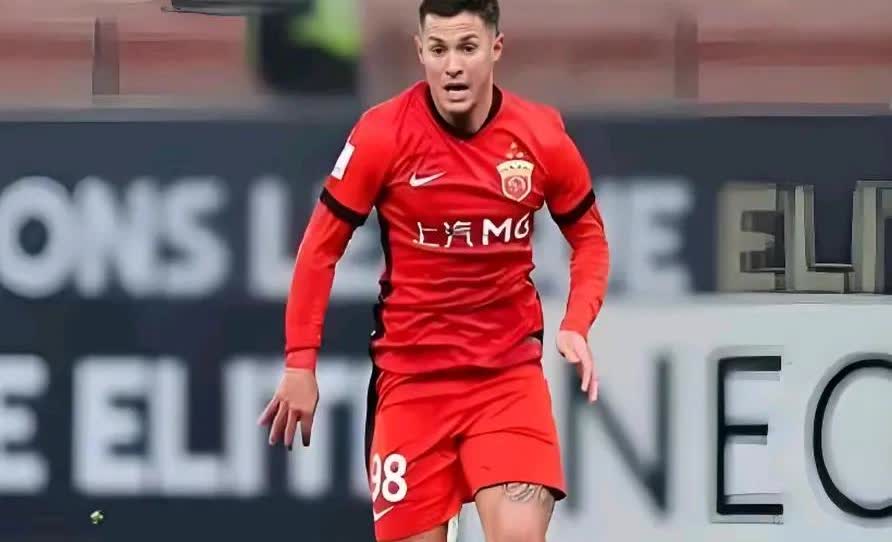 维塔尔：中国太好了不想走！海港球迷：完了…
近日，效力于上海海港的巴西球员维塔