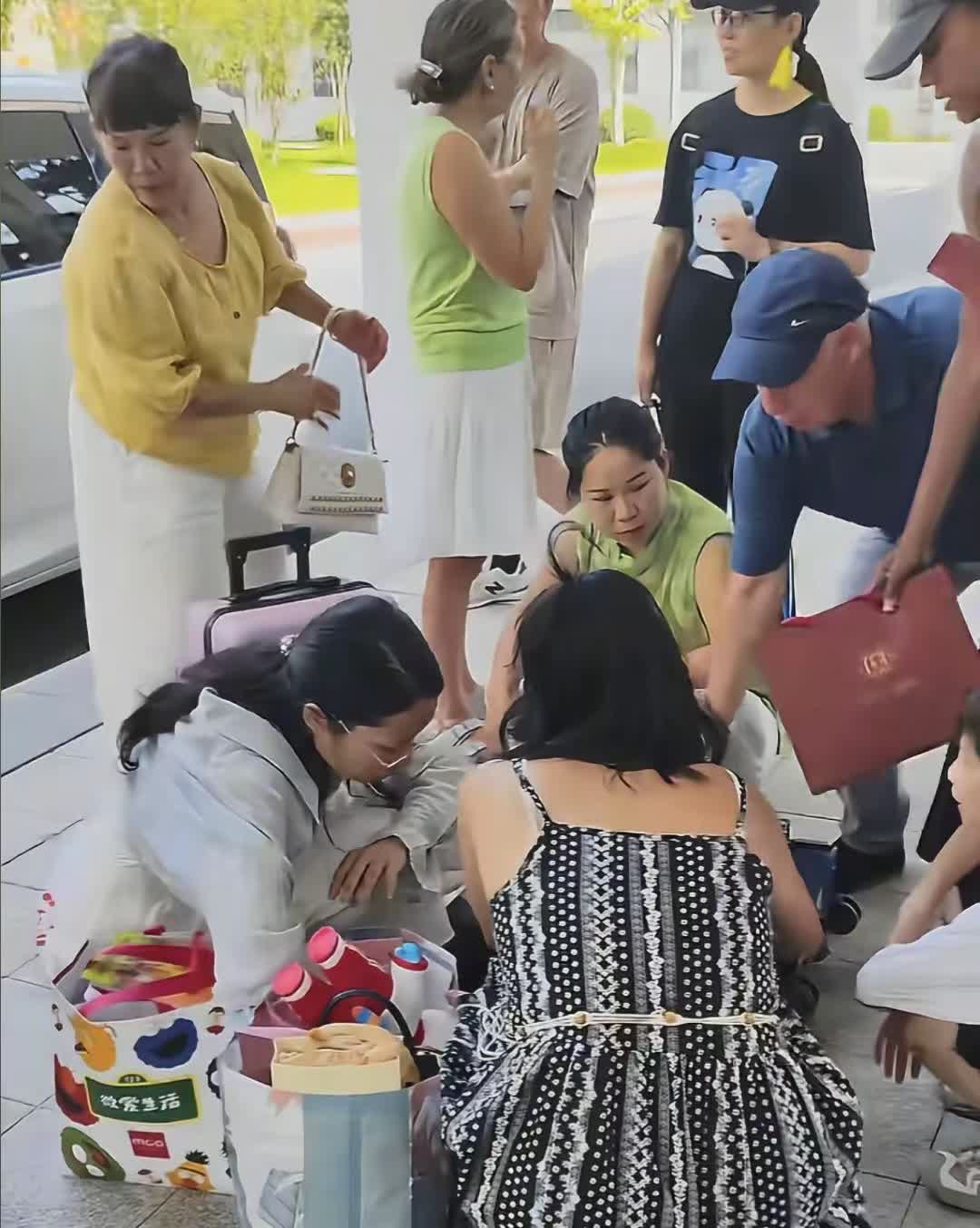 黄楼不负养父养母的养育之恩，带着圆满的心情回国了。比利时养父养母无私大爱帮黄楼找