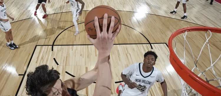 难以置信，杨瀚森比10号秀马鲁阿奇更加出色？
夏季联赛，杨瀚森与马鲁阿奇都已经