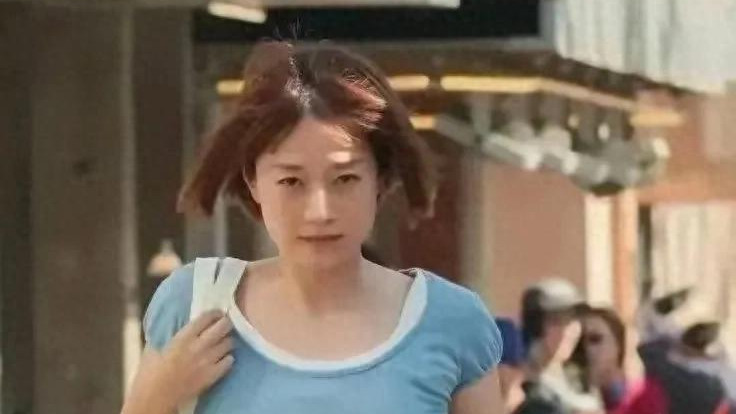 49岁马伊琍现身上海，虎背熊腰、双目无神，真实的样子没网上漂亮