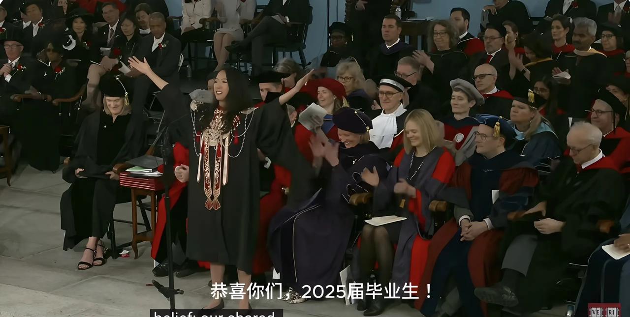 蒋雨融女士一边儿声称父母离婚，父亲基本不管她，一边儿又跑到父亲任职的绿发会实习并