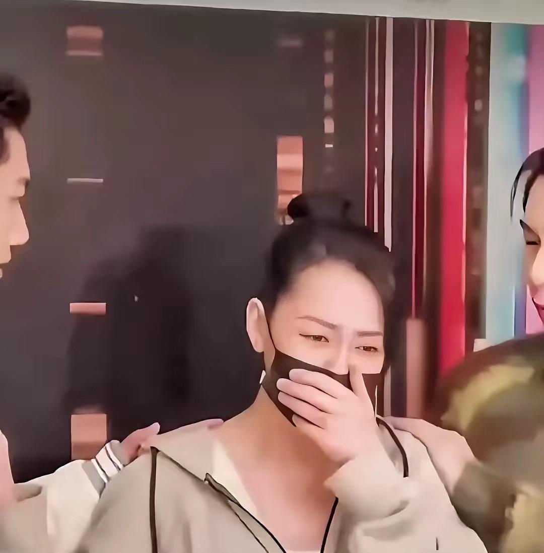 发现没有，现在是S家在蹭汪小菲流量，不提汪小菲就没有流量。
趁着汪小菲大婚，S妈