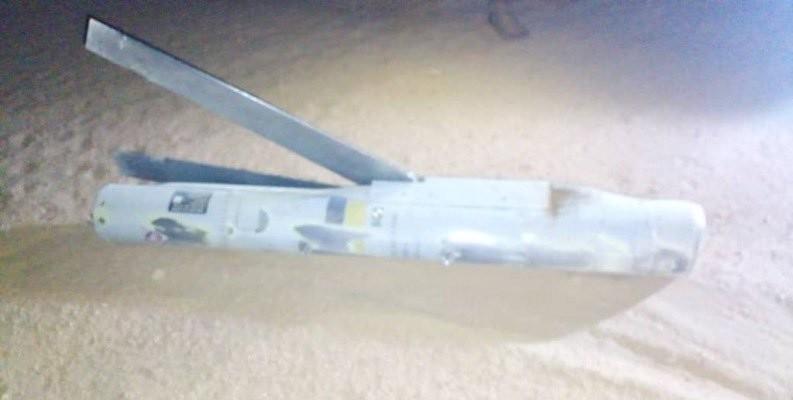 当地时间4月24日夜间，美国海军卡尔-文森号航空母舰上起飞的F-35C战斗机向也