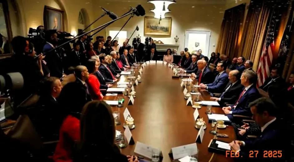 据外媒，特朗普政府的首次内阁会议就像一面“魔镜”，在验证每个部门领导的智慧和情商