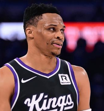 威少14分12助攻，国王战胜雄鹿取得赛季第二胜。NBA常规赛，国王客场挑战雄鹿，