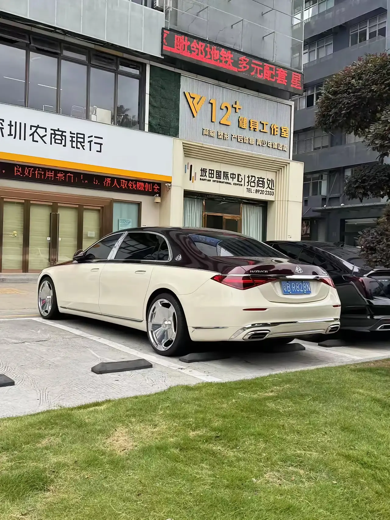 深圳看到的迈巴赫，多少钱啊？
