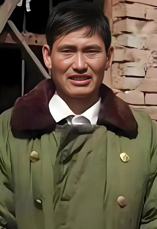 大衣哥朱之文的银行流水被曝光了。

三年前大衣哥总共跑了238场演出，其中商演占