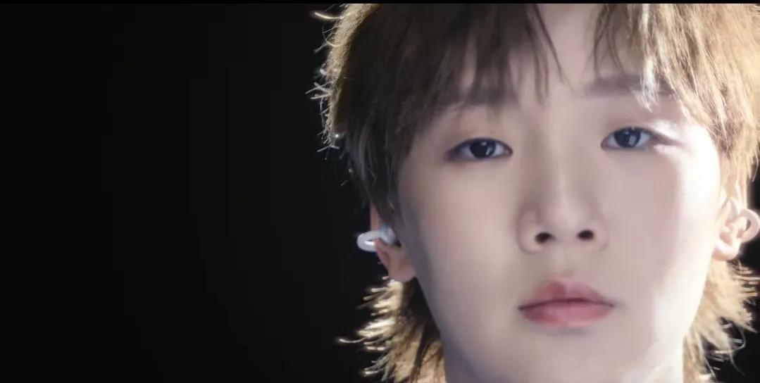 王曼昱的造型师真的很懂曼昱，她知道如何展现王曼昱赛场外最美的一面。
我曾经说过王