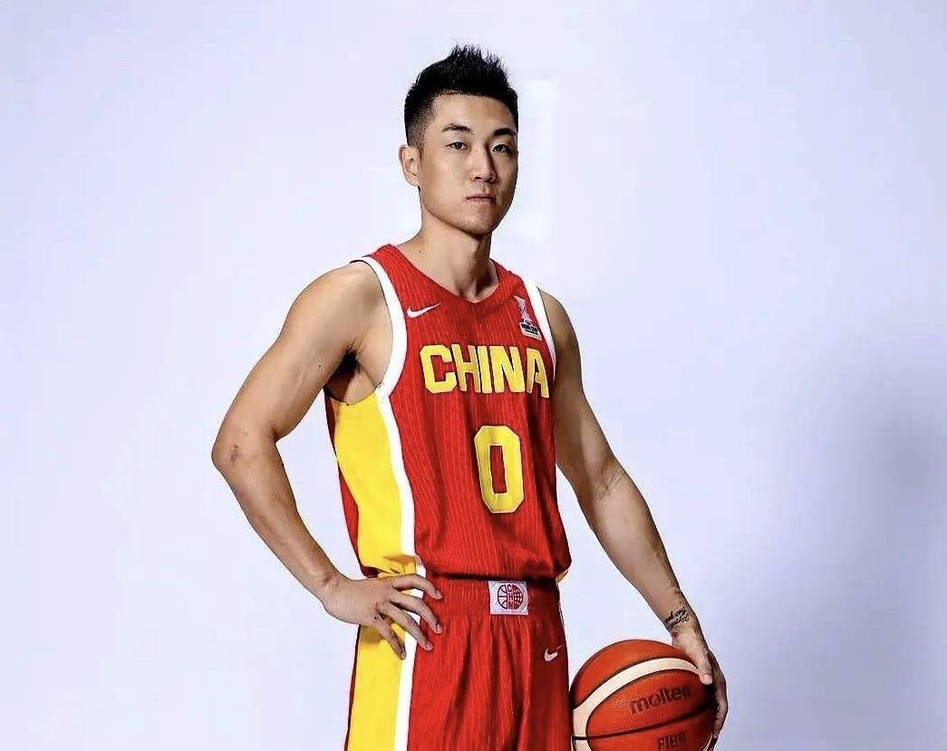 热身赛4连胜！男篮75-72险胜波兰，本场比赛表现最差的3位球员。
1、廖三宁（