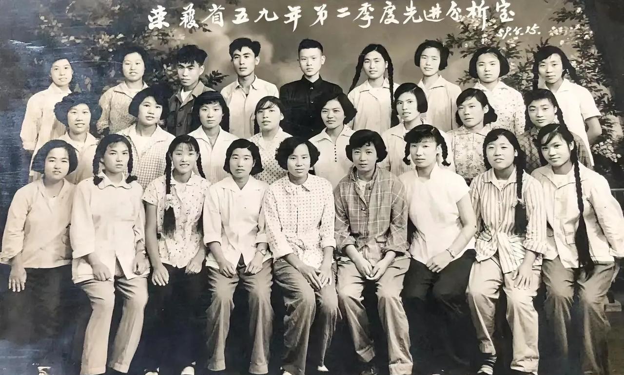 这张老照片题字前面两个字是什么？您辨认一下。
不要当成行政区域去猜！不是辽宁省、