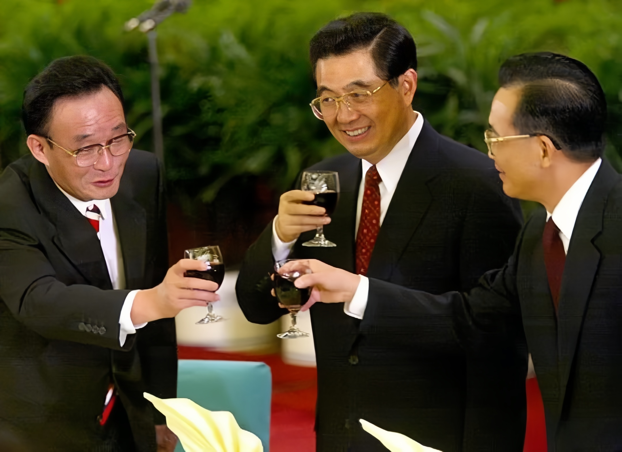 2005年12月29日，十届全国人大常委会第十九次会议决定，自2006年1月1日