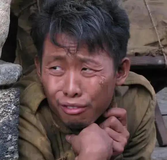 [太阳]2014年，张译守护10年的植物人初恋不幸去世。当他向央视主持人钱琳琳求
