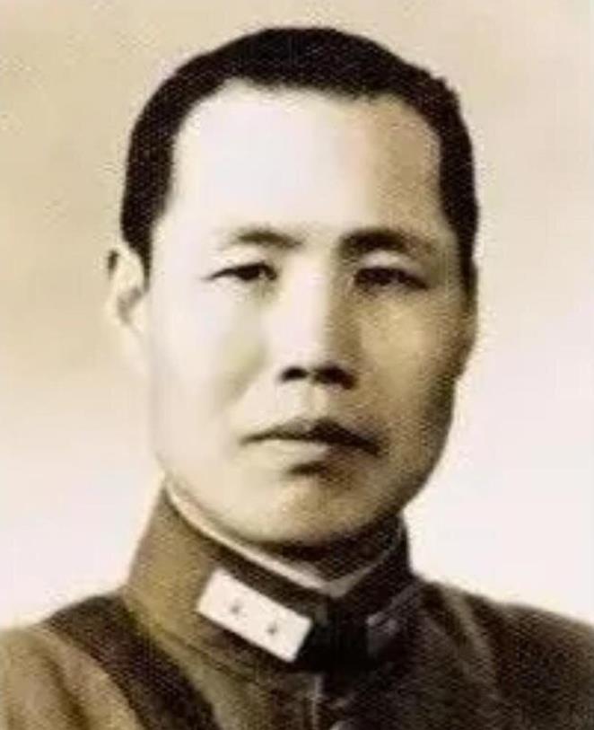 1949年5月，两个“银元贩子”在上海被枪决，这是掩人耳目，两人是国军将领，策划