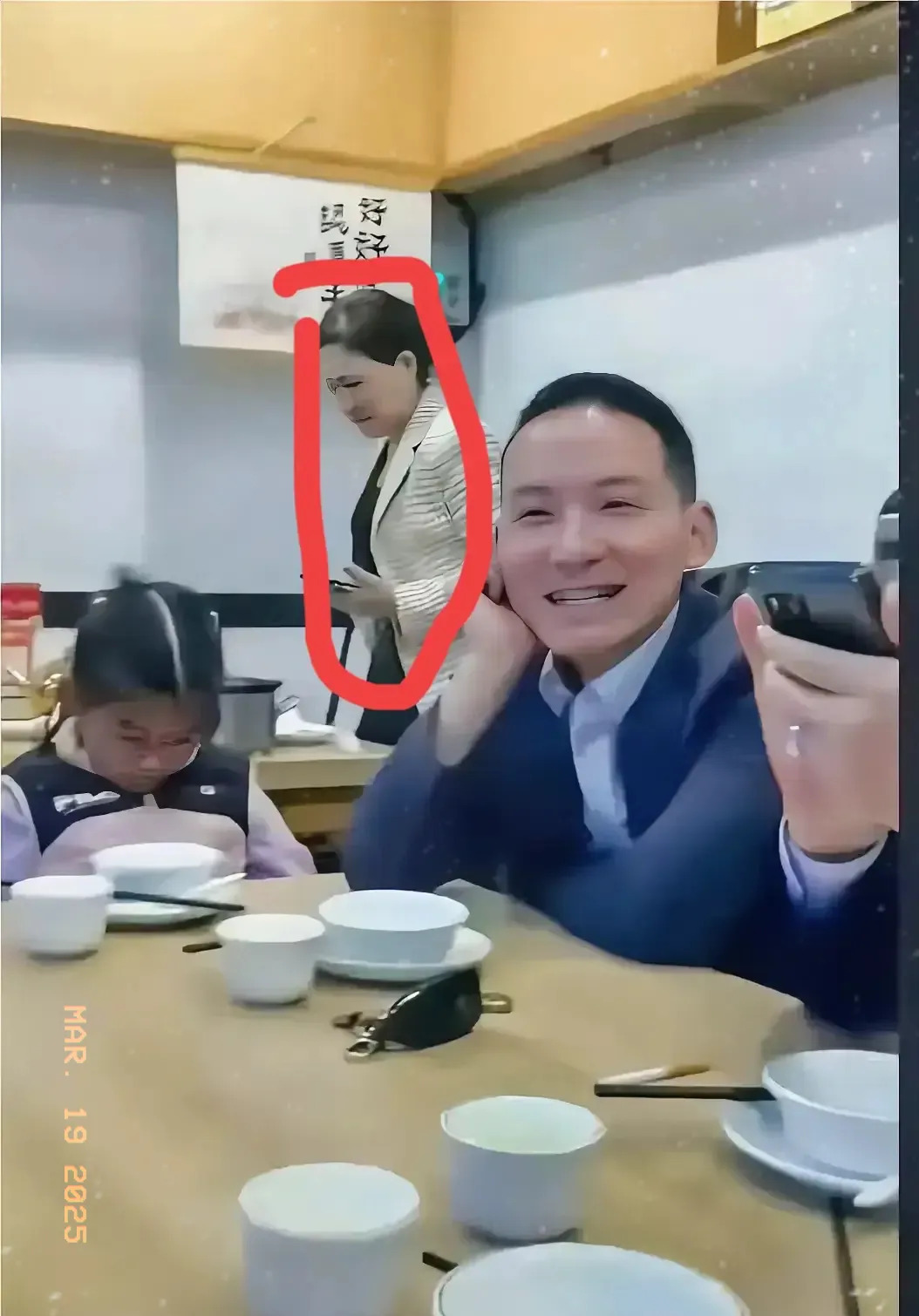 谢浩南父母辟谣网传谣言











什么？谢浩南爸爸离婚了？还有小三？