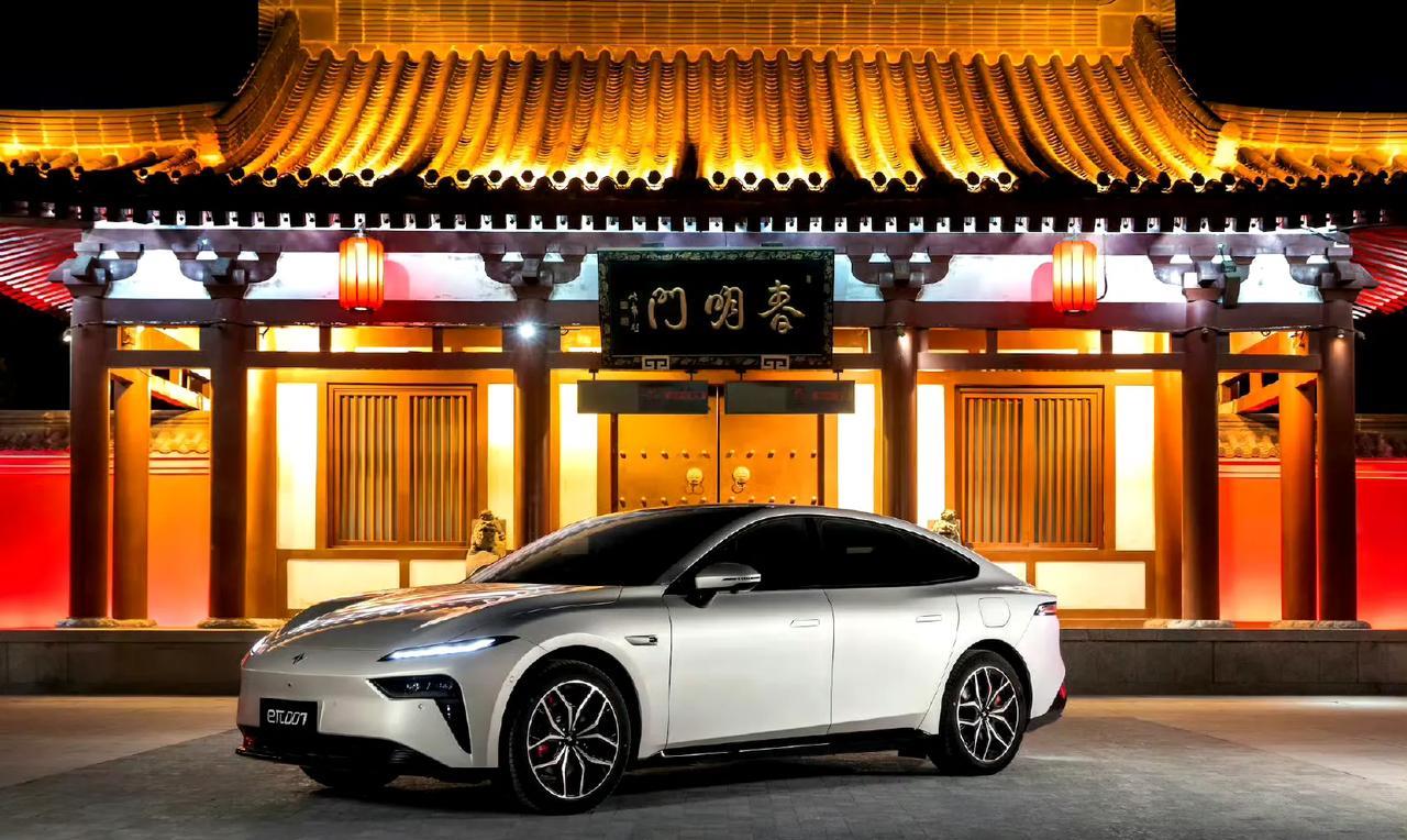 法国没想到，德国也没想到，就连一直虎视眈眈的欧盟都没料到，在美国和加拿大宣布对中