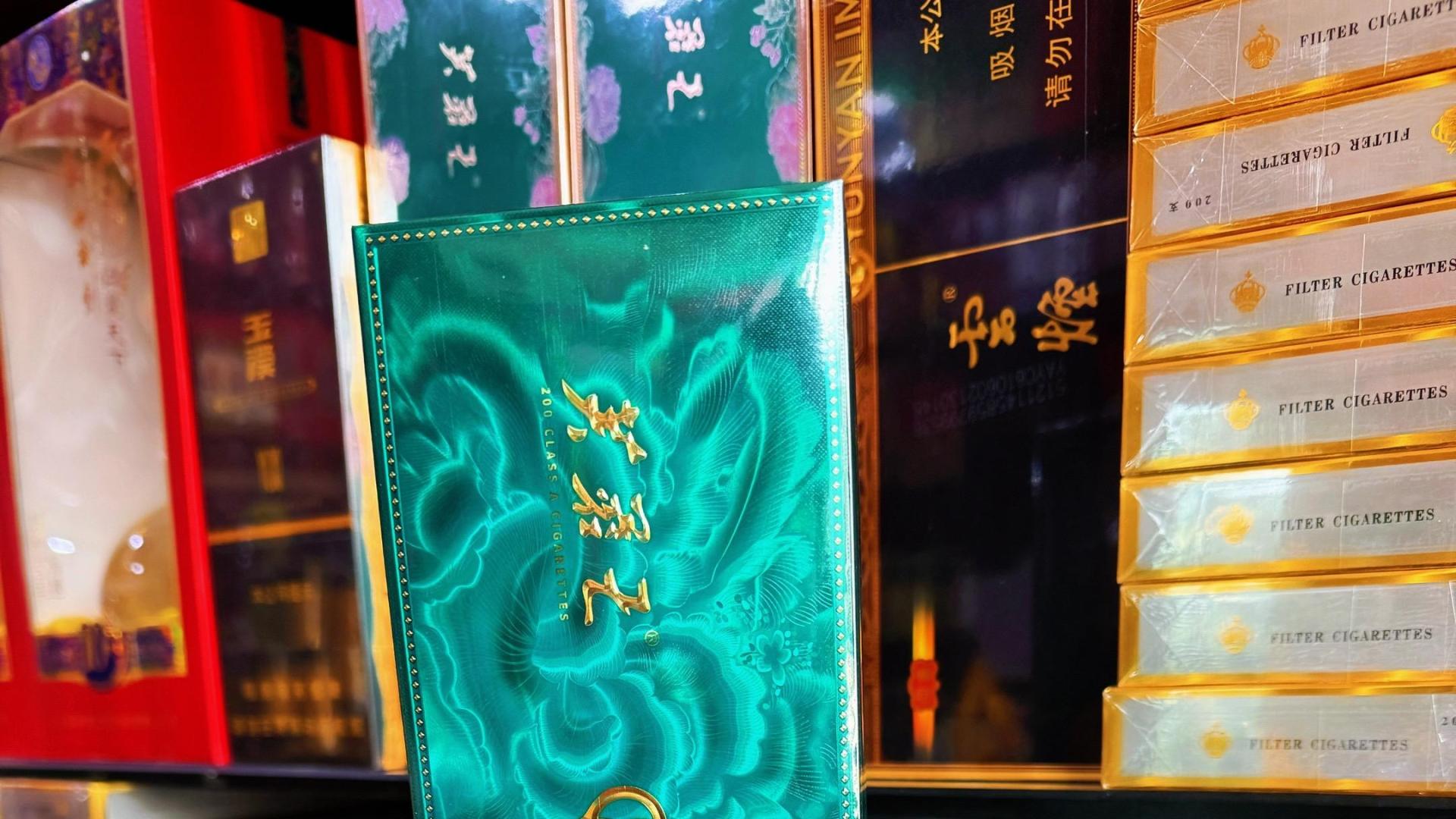 送你一束芙蓉王，此生只认你为王！愿你顺风顺水顺财神，朝朝暮暮有我疼！