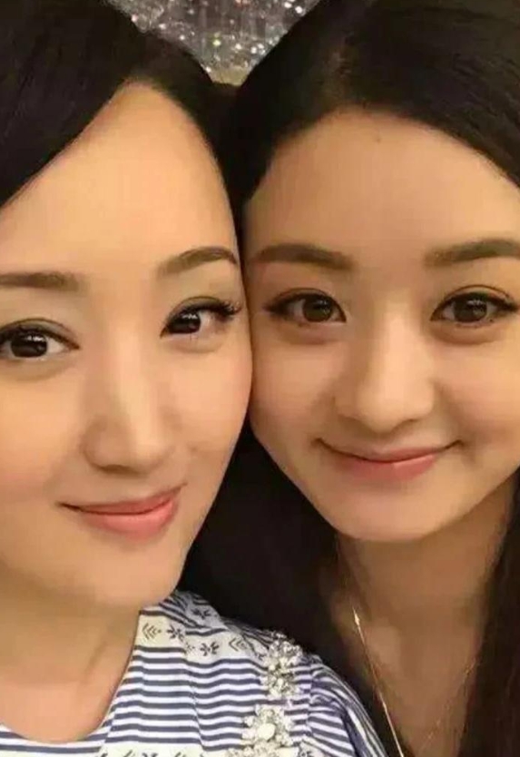 1994年，赖文峰为追求女神杨钰莹，花了1240000元买了6辆奔驰，率车队到机