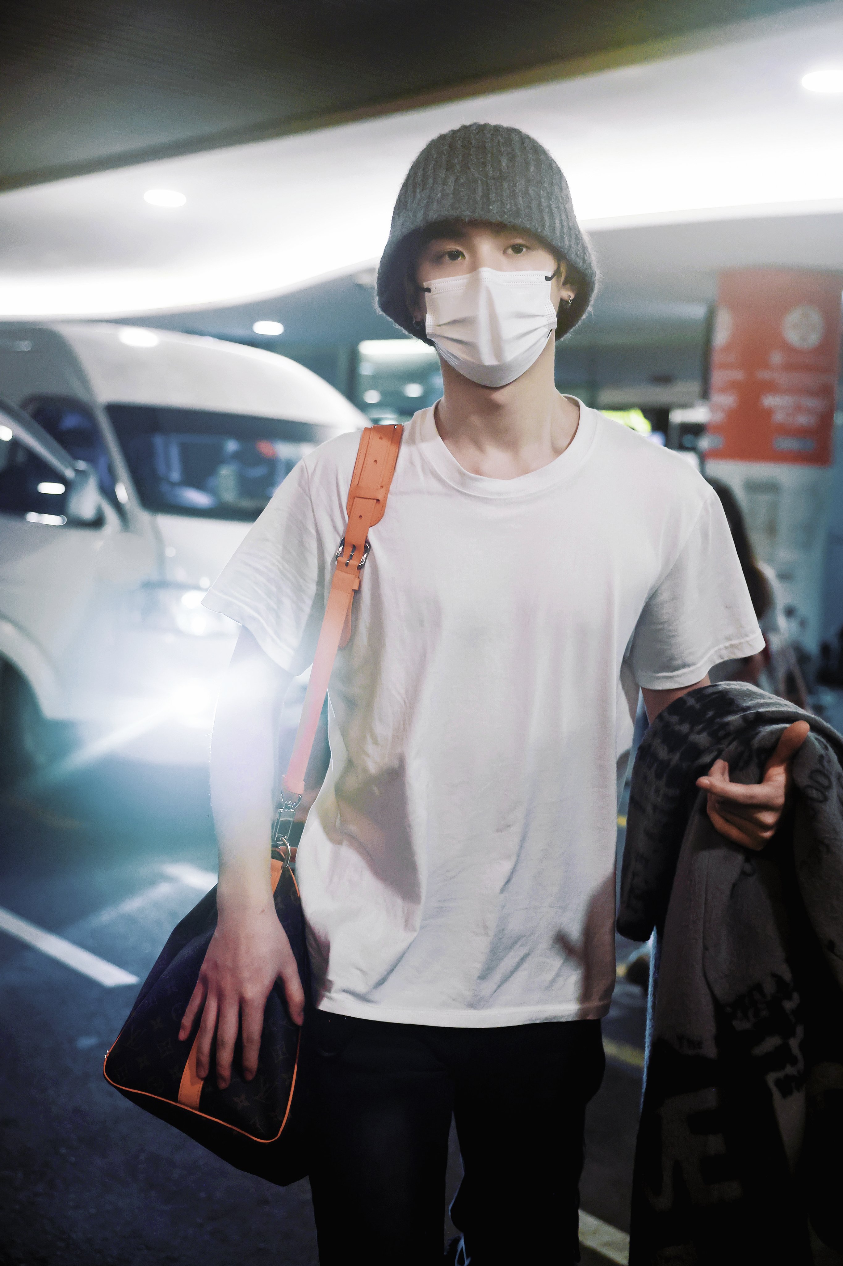 黄明昊 暗花上衣写真  ​​​