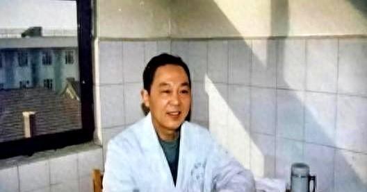 1970年，徐州一主任医生趁妻子不在，偷偷服用了4克毒性极强的曼陀罗花，所有人都