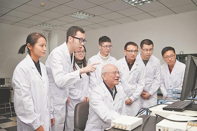 中国科学家刘永坦，辛辛苦苦研究了三十年，终于发现了藏在雷达“盲区”的美国航母。