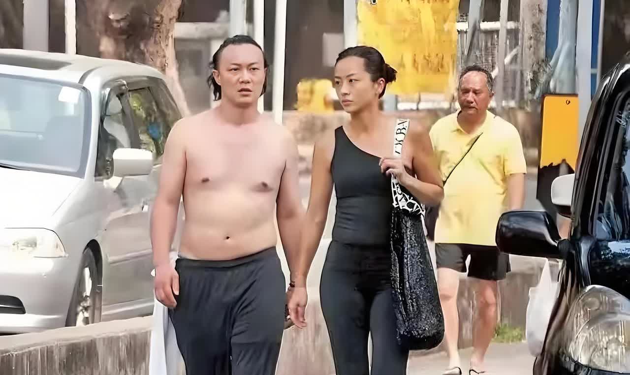 明星夫妇都这么接地气吗？有人出来他是谁吗？