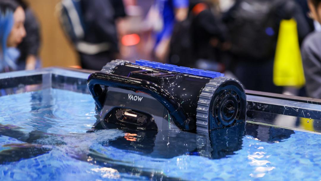 具身智能落地泳池场景，构建全场景庭院智能生态