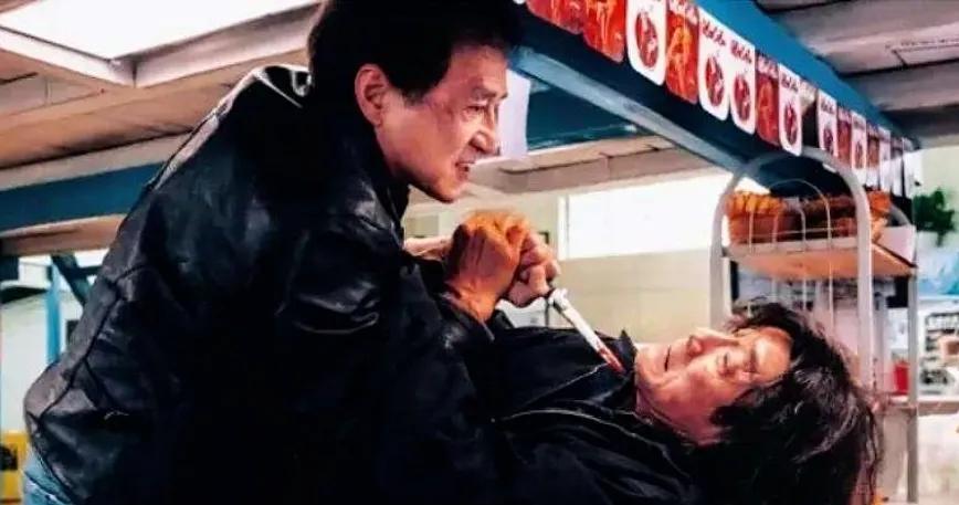成龙和梁家辉的新片《捕风追影》确实让观众直呼“打爽了”。
作为暑期档唯一动作犯罪