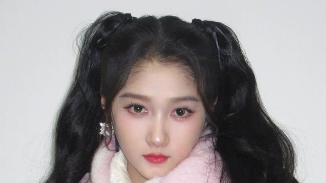 内娱炸锅！王安宇关晓彤火速否认恋情，林更新的回应“夺笋”了