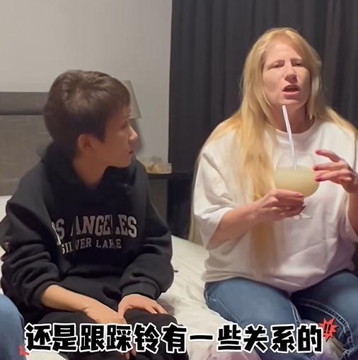 张踩铃的公公婆婆都是加拿大人，已经说了60多年英语，可他们测试中国的考研英语试卷