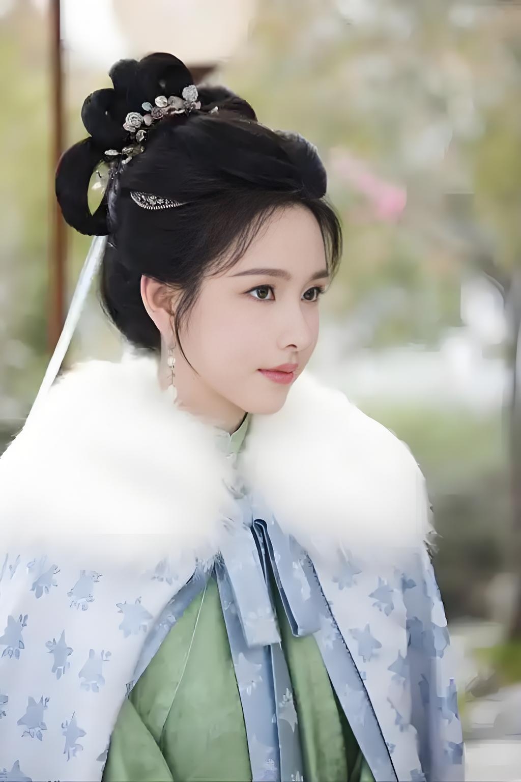 陈都灵这边否认被男性替换的传闻啦！
 
最近网上突然冒出消息，说某部待拍剧原定陈