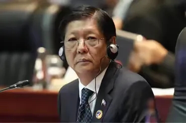 菲律宾从马科斯这时候终于服软了，面对参议院中期选举的失利，这时候他感到压力，对杜