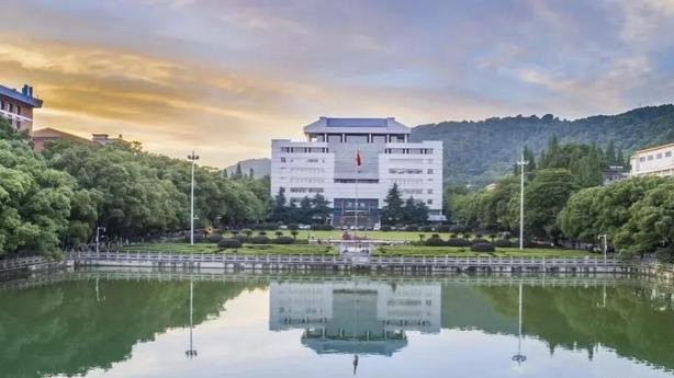 湖南最悲催的985大学，合并顶尖医学院，如今排名却明显下滑