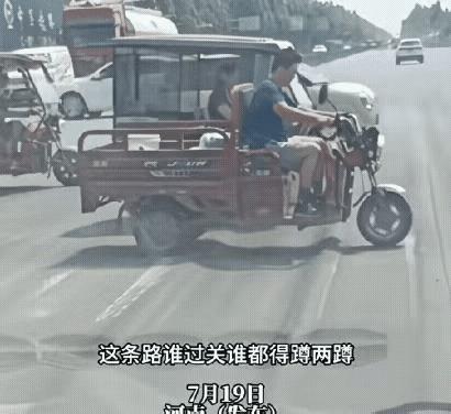 专治草上飞！这种搓板路什么车都得规规矩矩的，不过也容易出事故，现在好多地方都不用