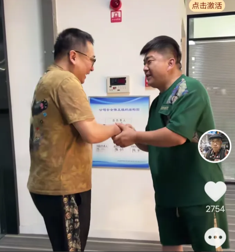 好消息， 许姚三宝来到了大美新疆！
许敏老姚单独去了北京，老杨也没陪同，没想到三