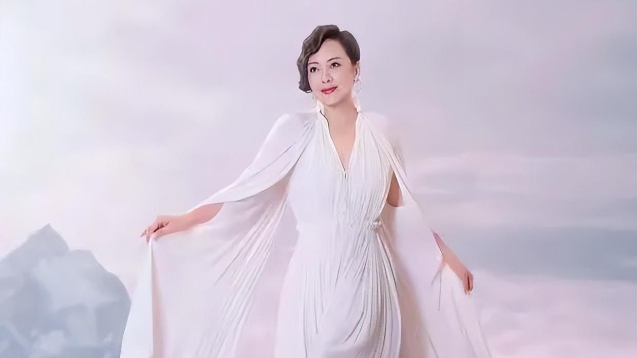 《乘风2025》邓萃雯：出道顶替张曼玉，59岁的她成真正大女主！