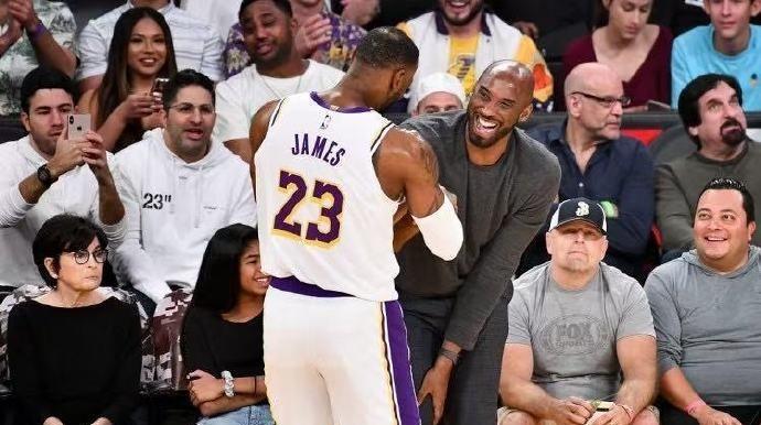 NBA记者透露，詹姆斯希望能够像科比一样，有退役巡演，而不是像乔丹一样在奇才黯然