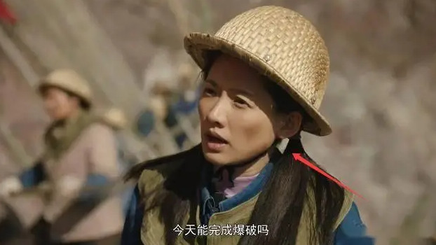 山路弯弯，花开陌上